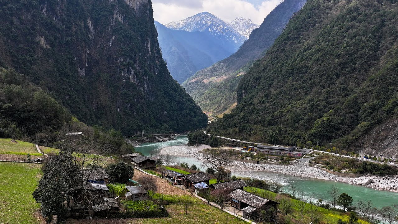 【4K】Wuli Village: A Mystical Haven in Nujiang Canyon, Shrouded in Clouds