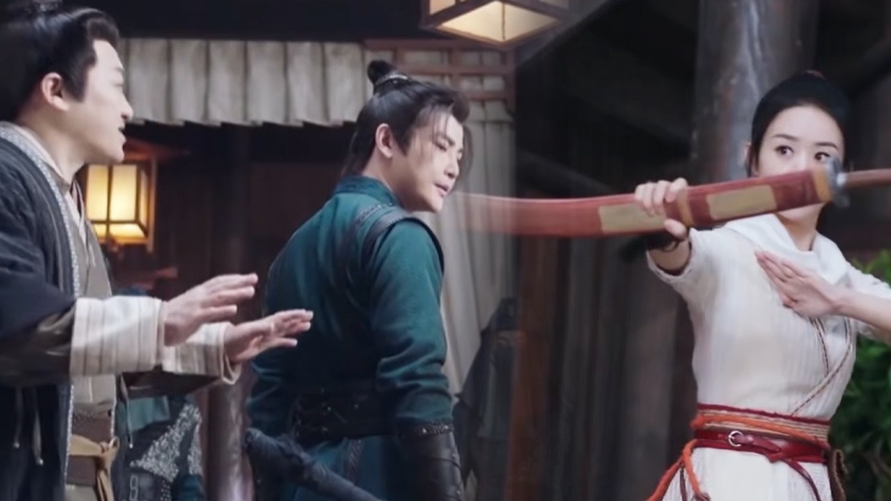 e'e【Movie】Thugs pick on a weak woman, but she’s a hidden expert—she destroys everyone in seconds!