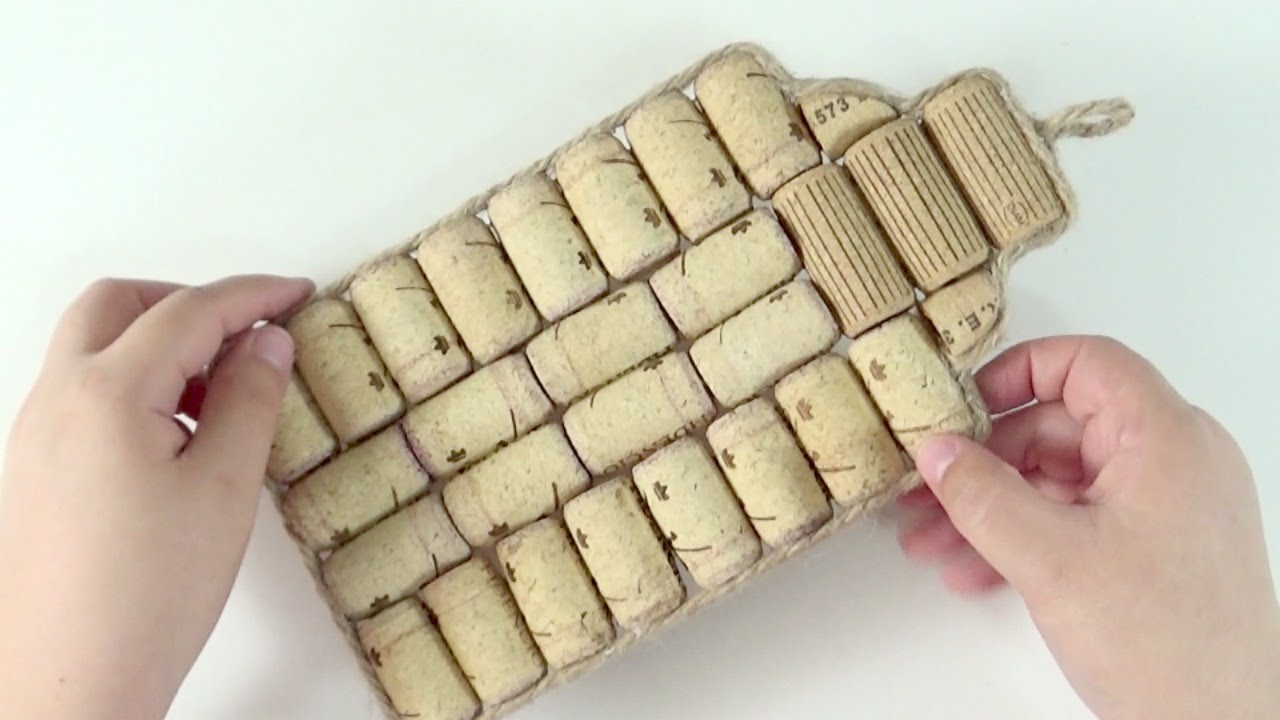 Tutorial: Salvamanteles con corchos de botellas | Reciclaje Creativo