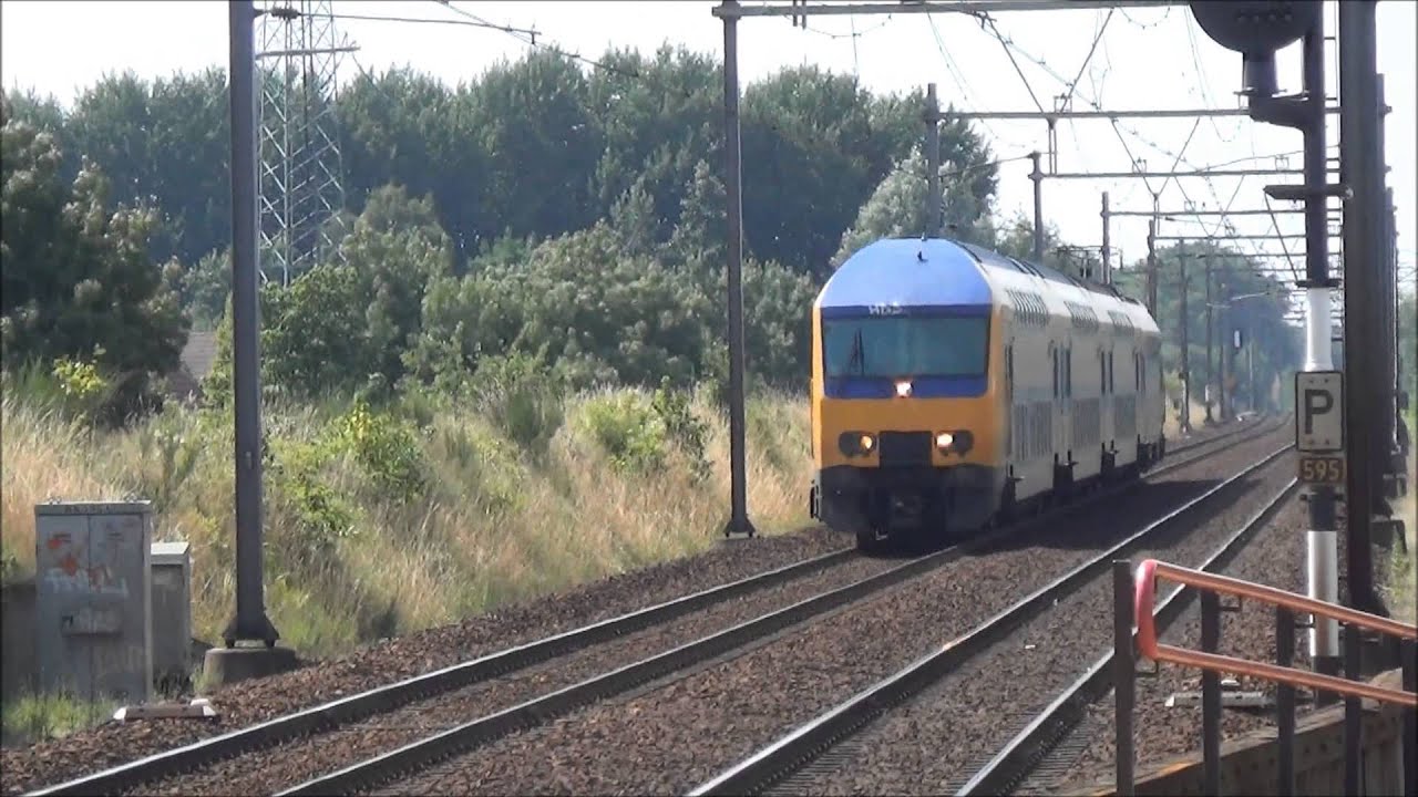 Treinen op Station Helmond Brouwhuis - 18 juli 2014