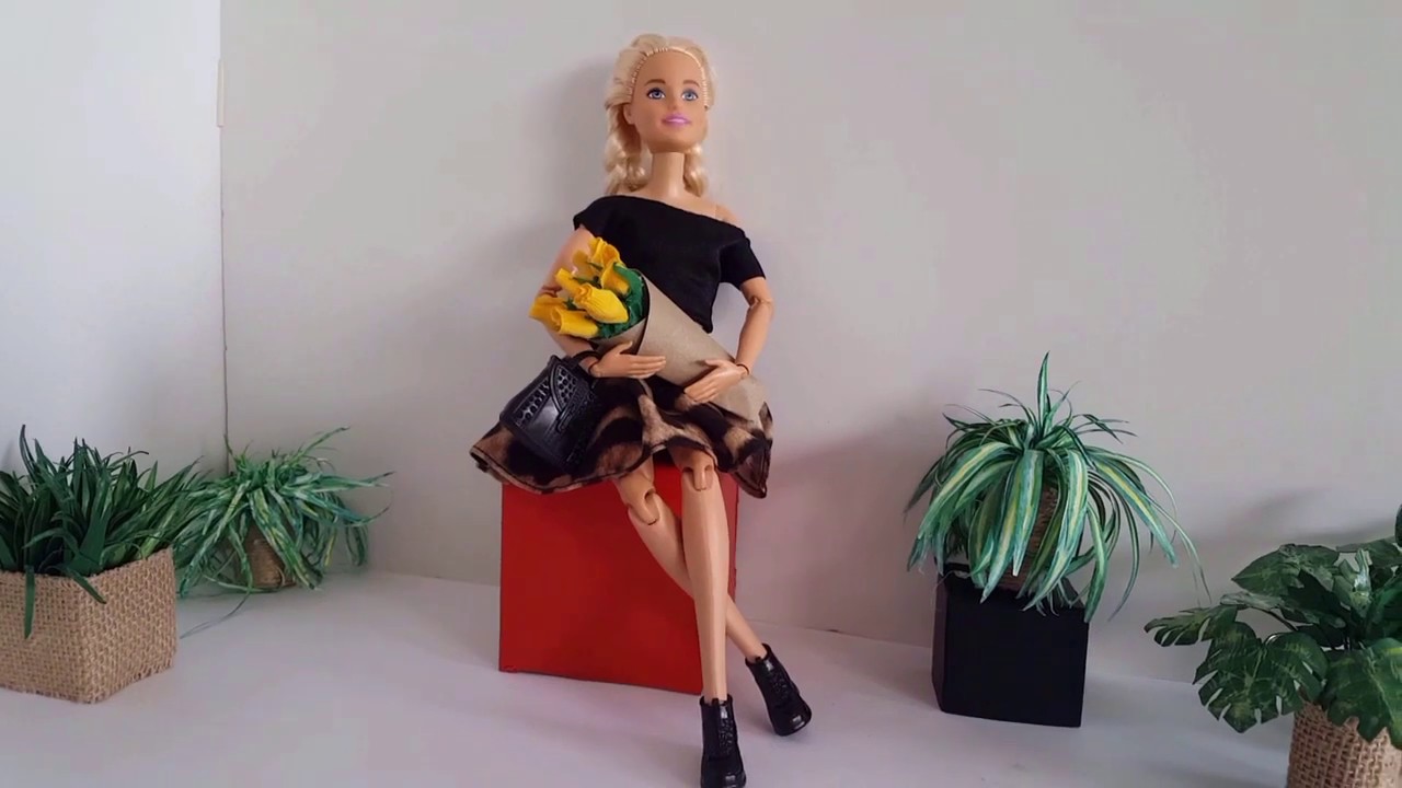 Falda y top para barbie y otras muñecas