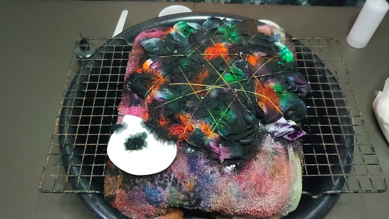 CUTE SKULL Tie Dye Tutorial | MEO FAUSTINO