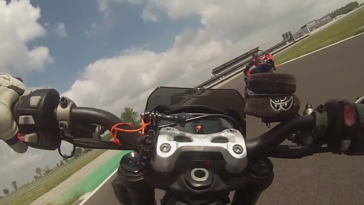 🔥TRIUMPH Street Triple 765 RS🔥 vs DUCATI V4 vs SUZUKI GSXR 🏁Cremona Circuit🏁