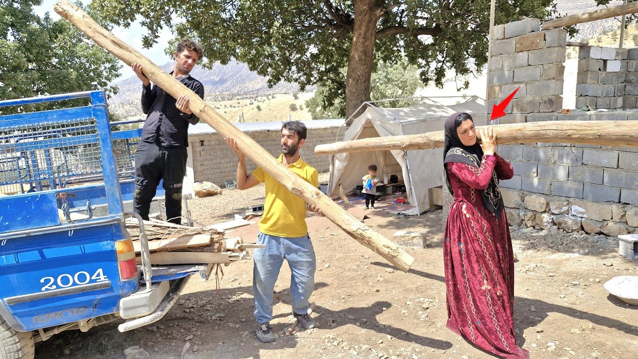 Ghodrat and Afsaneh, with great effort and Mohammad's help, carry outthe back-breaking household ch🏡
