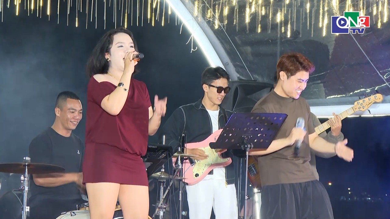 Sôi động âm nhạc đường phố ngày giáp Tết | QNgTV