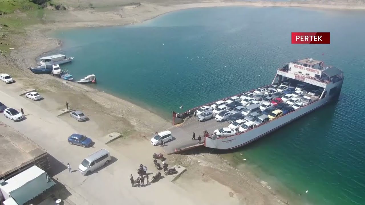 ELAZIĞ- PERTEK FERİBOTLARINDA BAYRAM YOĞUNLUĞU