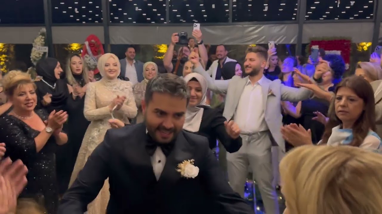 Kadir Ezildi’nin Nişan Töreni