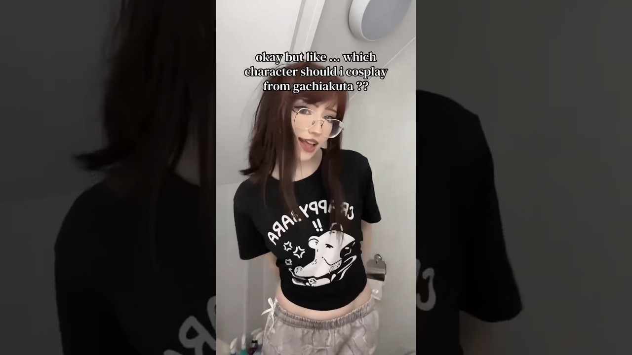 i NEED to cosplay someone and idk who
