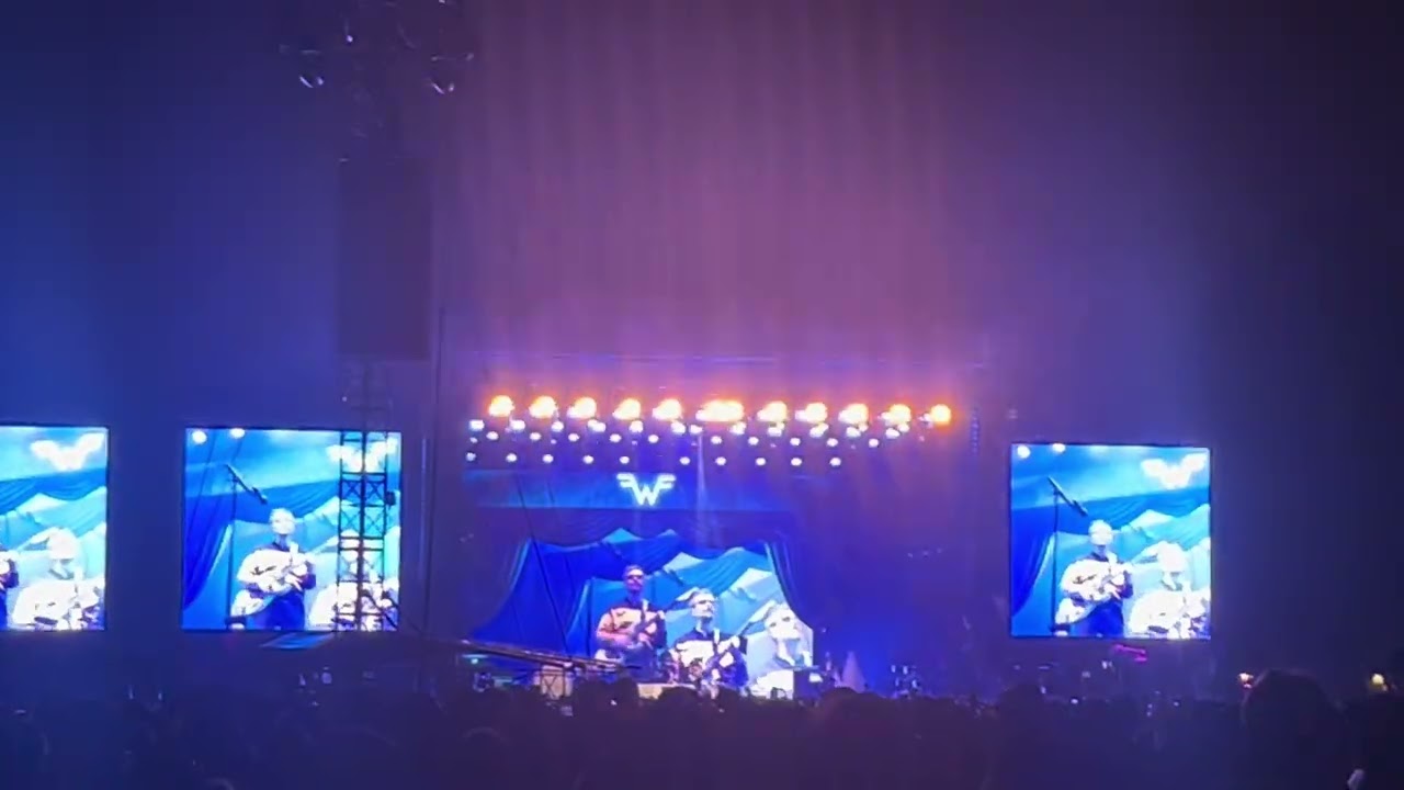 Weezer - Buddy Holly @ Riot Fest