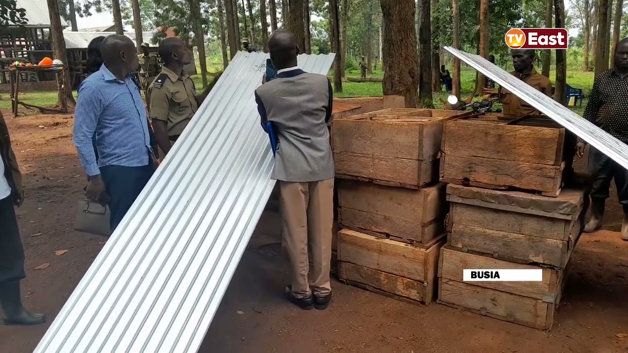 KE SHALEELO 08 01 24  BUSIA  POLICE SEARCHES MINISTER MAGANDA'S HOME OVER IRON SHEETS