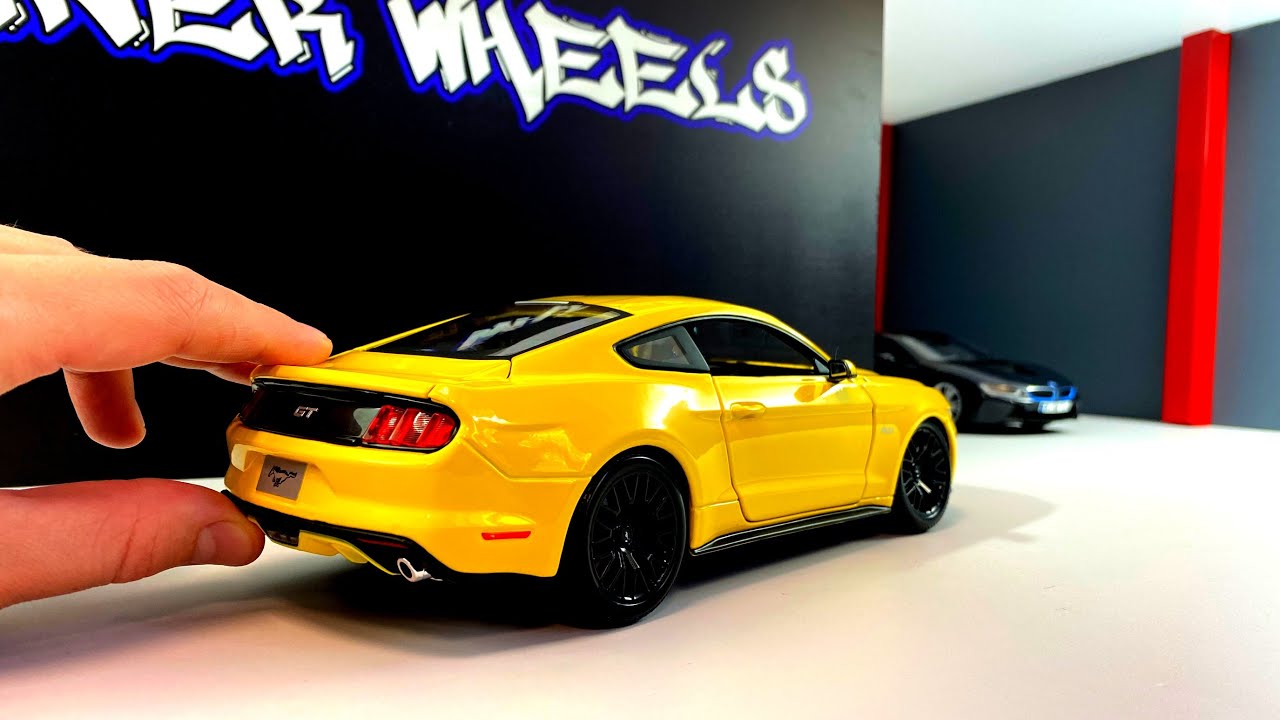 Масштабная модель автомобиля 1/18 Ford Mustang GT 2015 от Maisto. Распаковка и обзор модели.