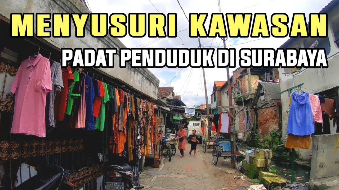 Jalan di kawasan perkampungan Padat kota Surabaya