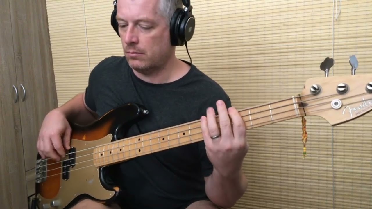 THE BLUES BROTHERS - Can't Turn You Loose - Bass cover