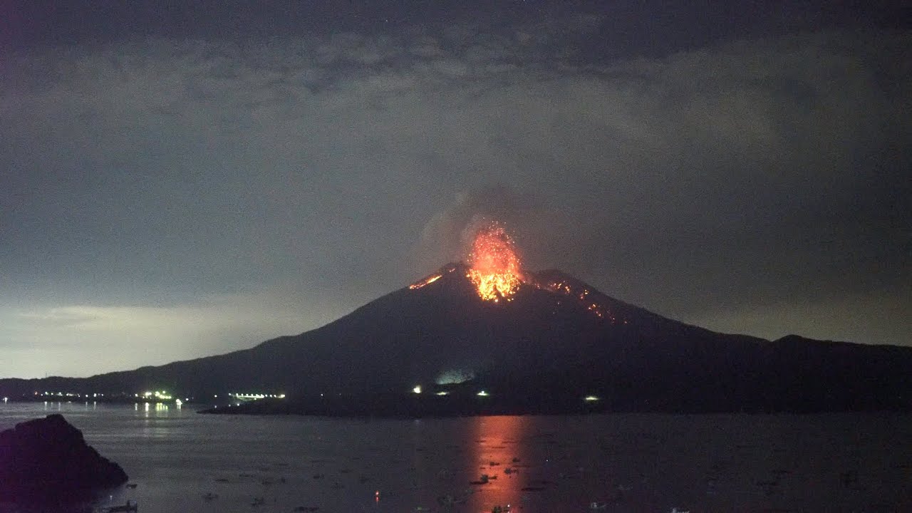 桜島の連続噴火　Continuous eruptions of Sakurajima