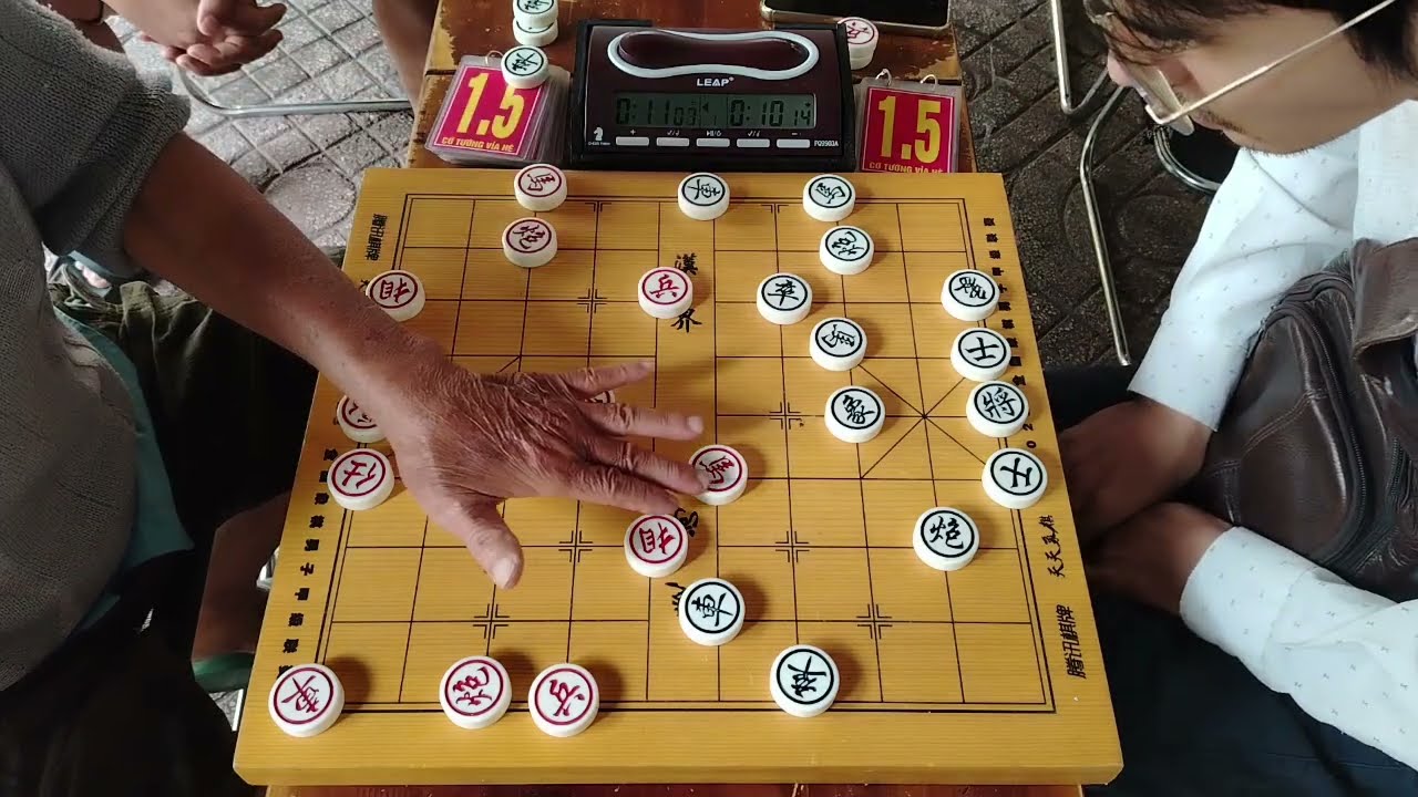 NHÂM THẦY CÚNG LÊN CỜ,THÁCH ĐẤU VS CHÚ VIỆT (xích lô phần2)