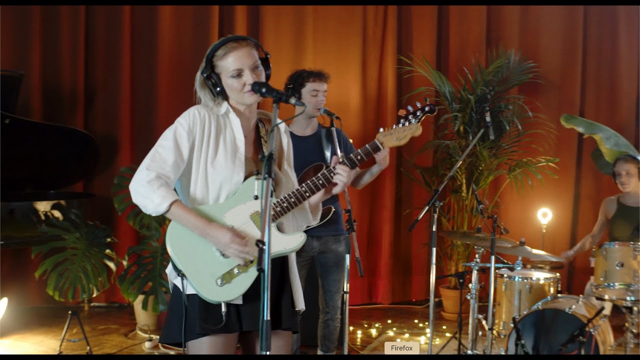 EVAH - Head In The Clouds (Live at 3bees studio)