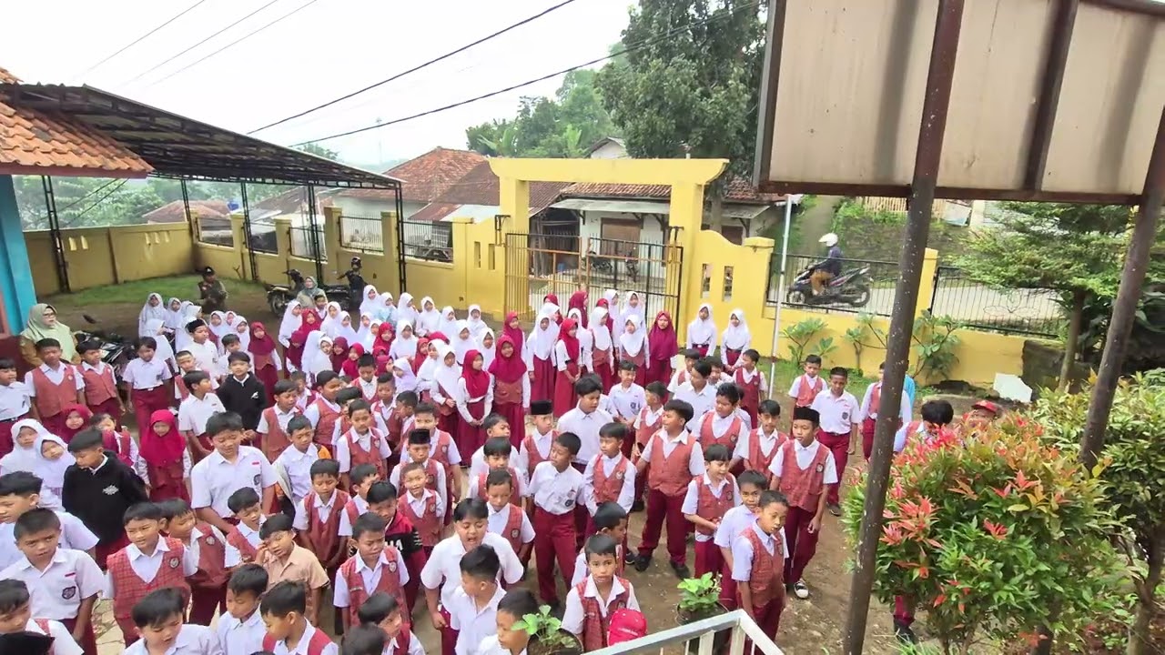 Menyanyikan Lagu 