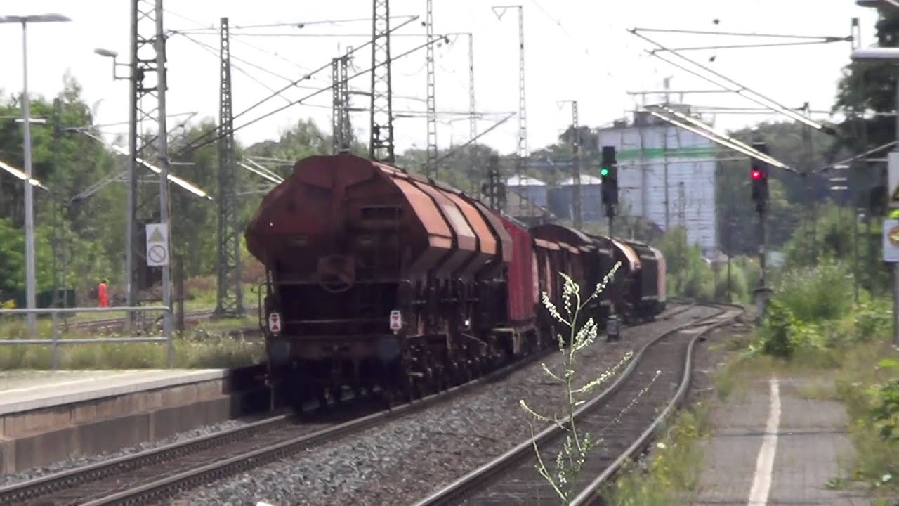Durchfahrt des Soester Bahnhofs E-lok Traxx 185 195-5 mit g&uuml;terzug