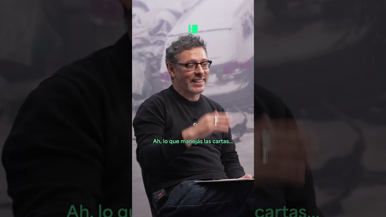 Ricardo Dar&iacute;n gana una mano de truco contra Julio Leiva antes del estreno de El Eternauta