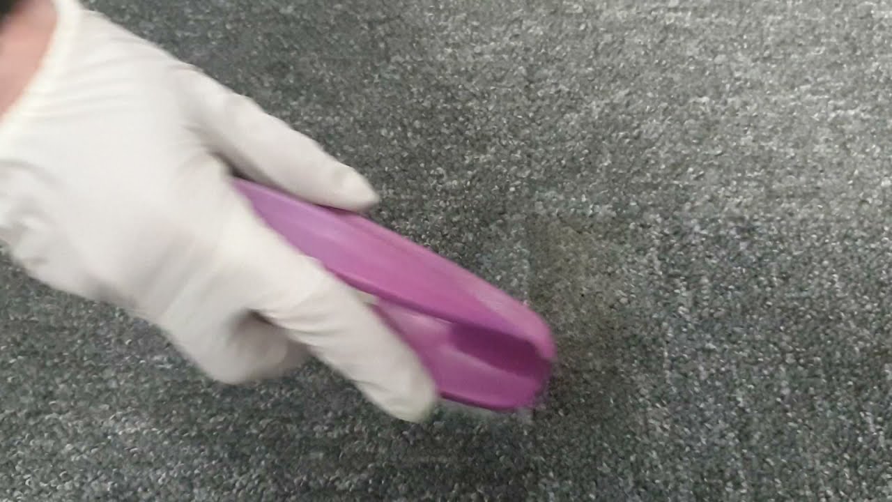 Curatat petele de pe mocheta manual-Curatare mocheta lipita birouri