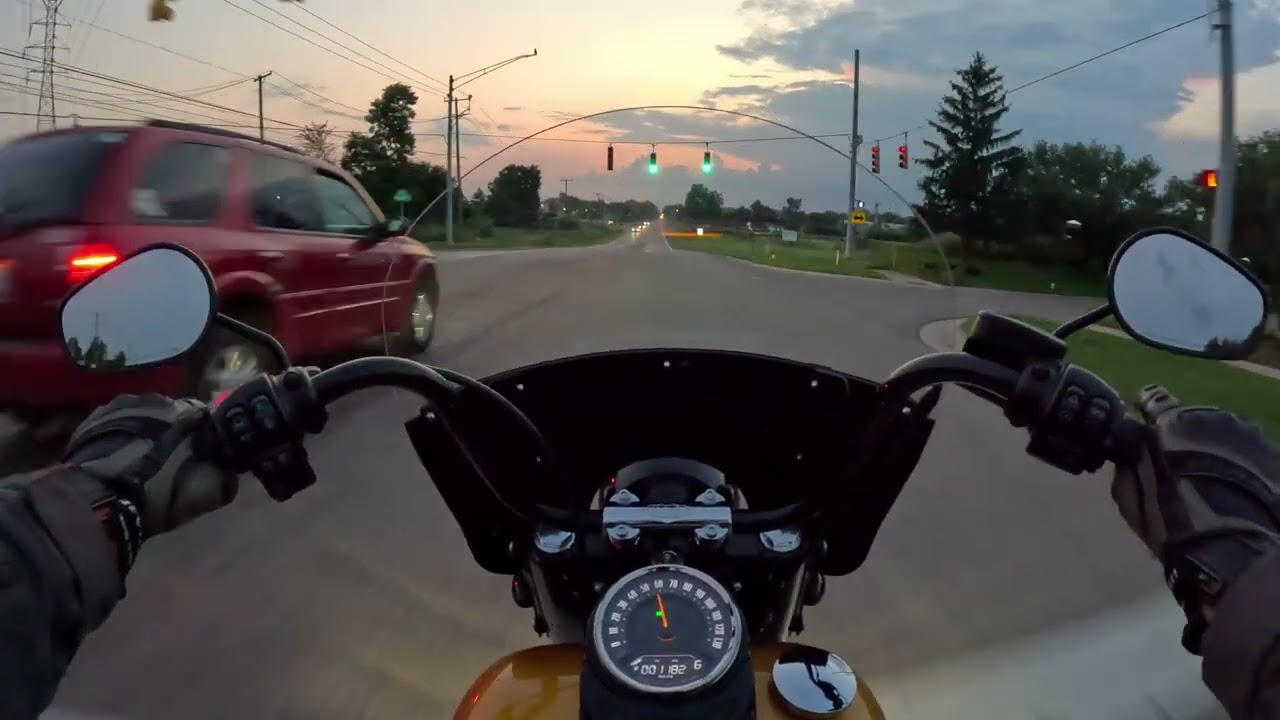 Harley-Davidson Heritage Classic - POV evening ride