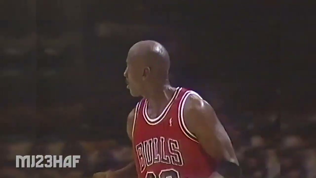 Michael Jordan's Midrange Jumpshot is SEXY!  (1992.11.24)