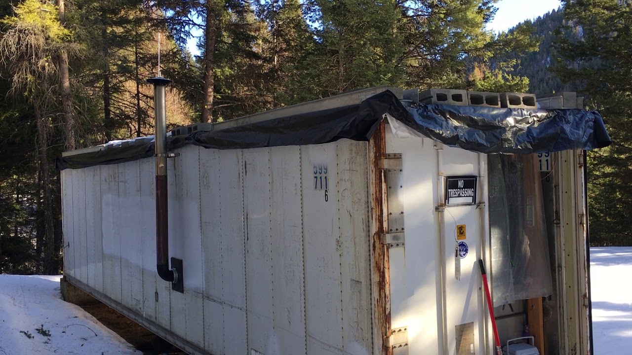 HAM RADIO ANTENNA ON AN OFF THE GRID WILDERNESS CABIN 2 OF 2