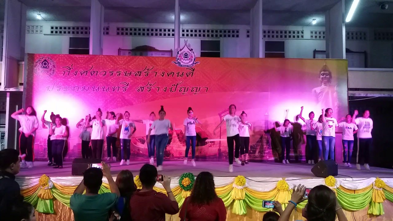 โรงเรียนประถมนนทรีการเเสดงชุดสุดท้ายงานกลางคืน 17 มกราคม 2562