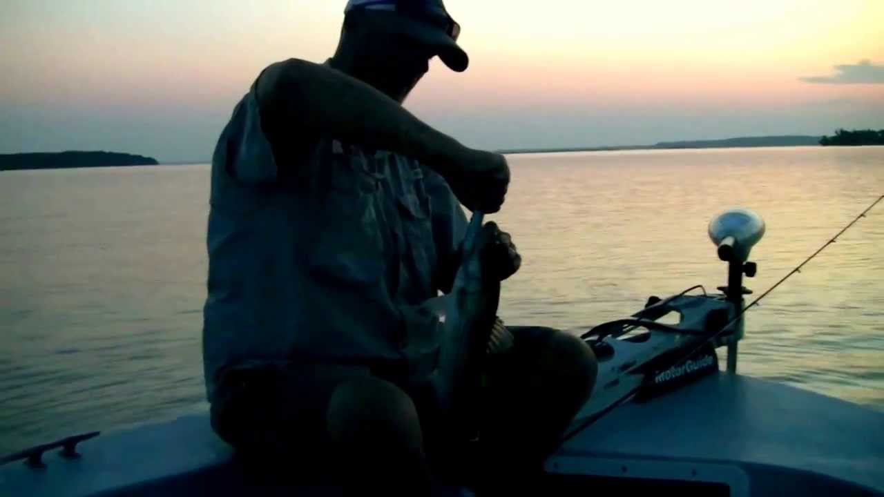 Lake Texoma Fishing Guides - STRIPER ASSAULT!