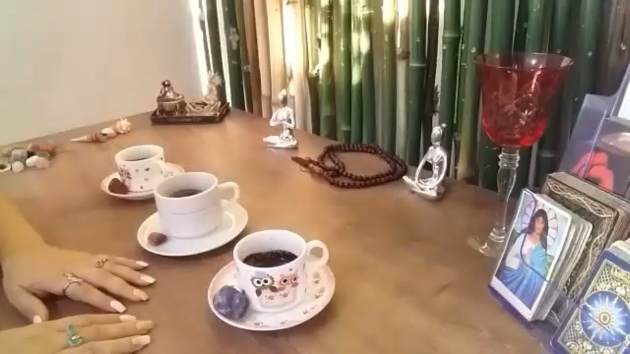 Escolha uma xícara é receba uma mensagem do seu mentor espiritual.