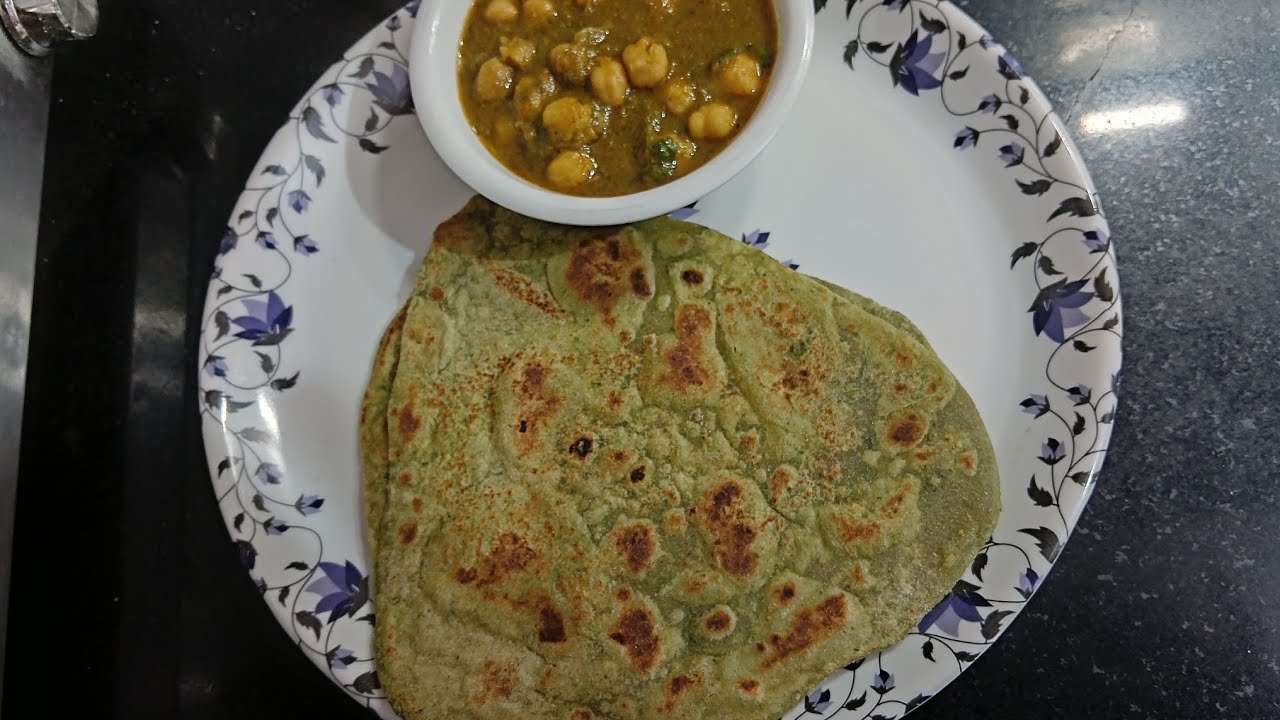 Arti's kitchen  is live healthy testy palak chhole aur palak paratha 