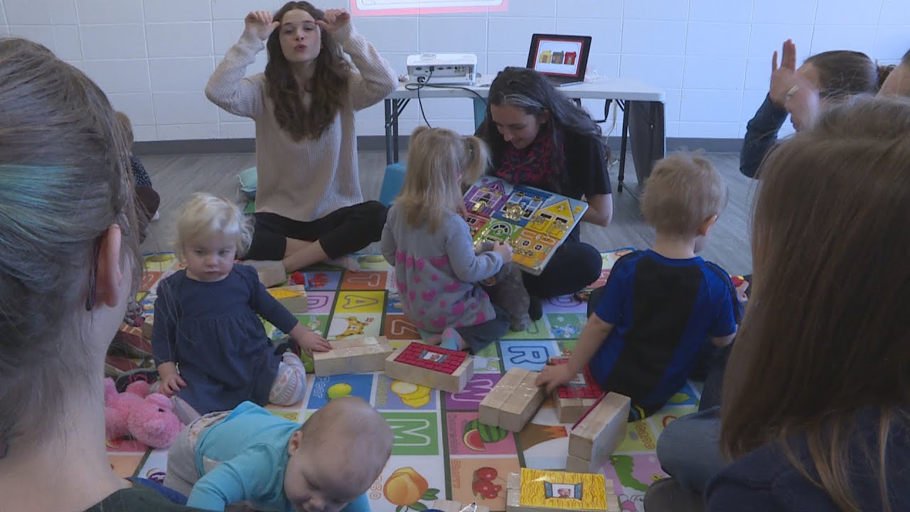 Saskatoon's Little Buttons program helps deaf or hard of hearing children learn ASL