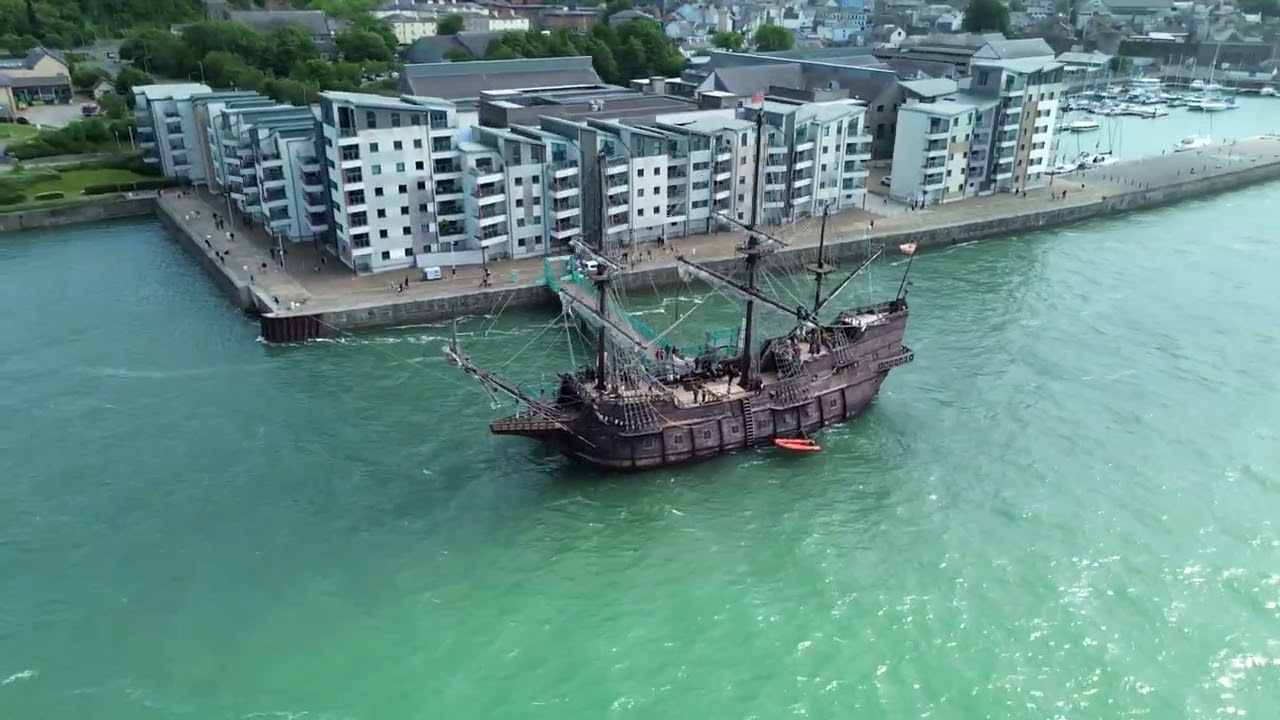 El Gale&oacute;n Andaluc&iacute;a docked at Caernarfon 01-06-2025