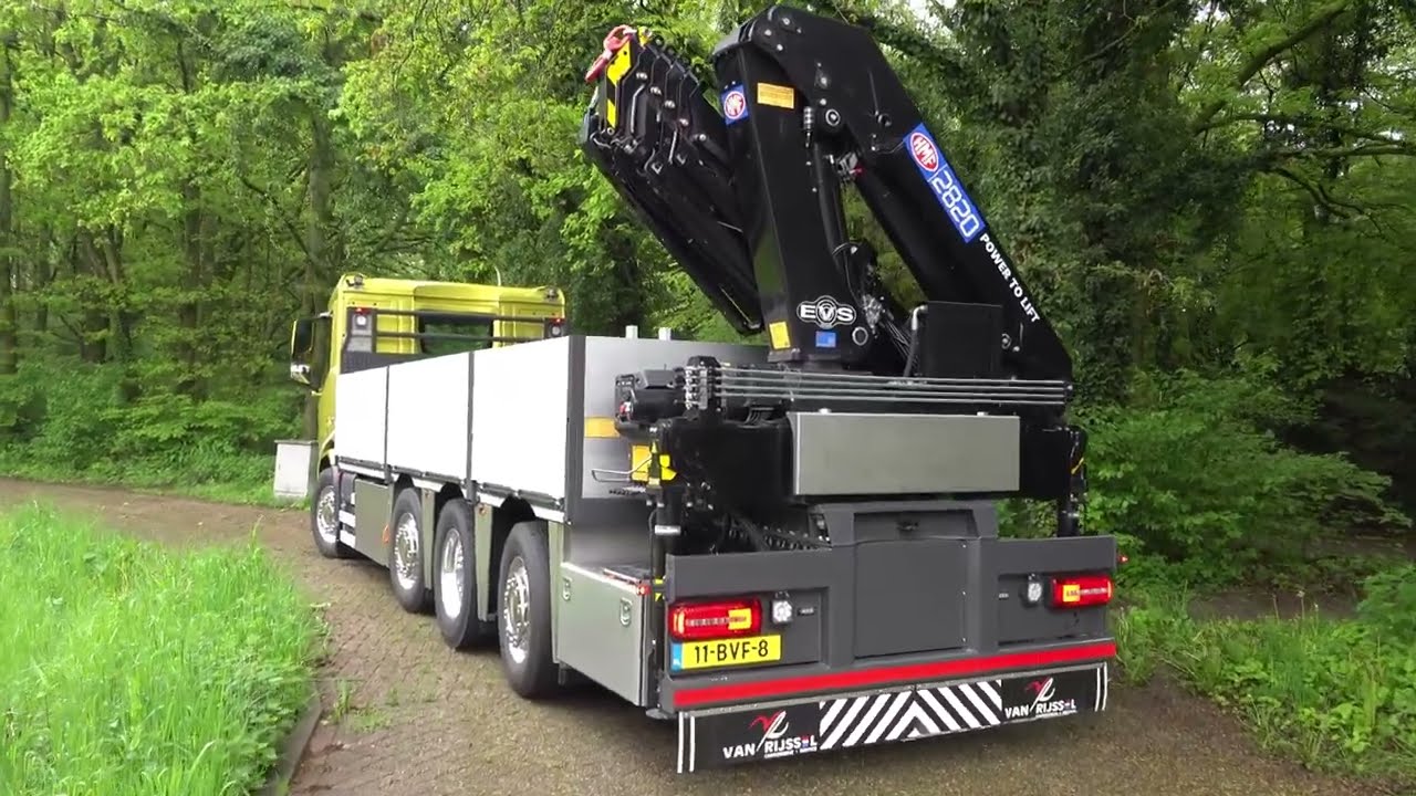 Conducir cuatro ejes DAF Trucks XD 450 8X2 36 T Ruta por Holanda callejeando