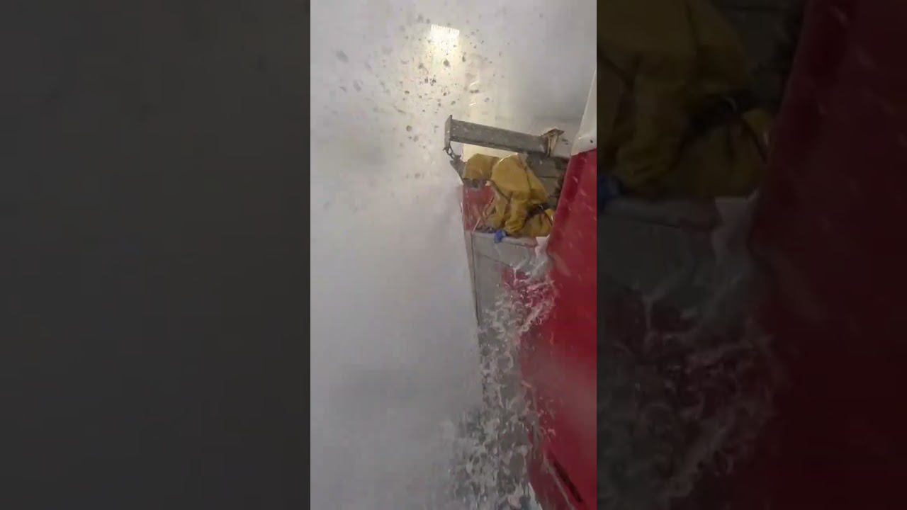 Stormy weather crabfishing 🦀 #hardwork #fisherman #seafood #tough #gopro