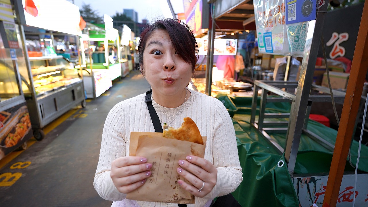 Trying China Street Food at Zhi Cun Night Market