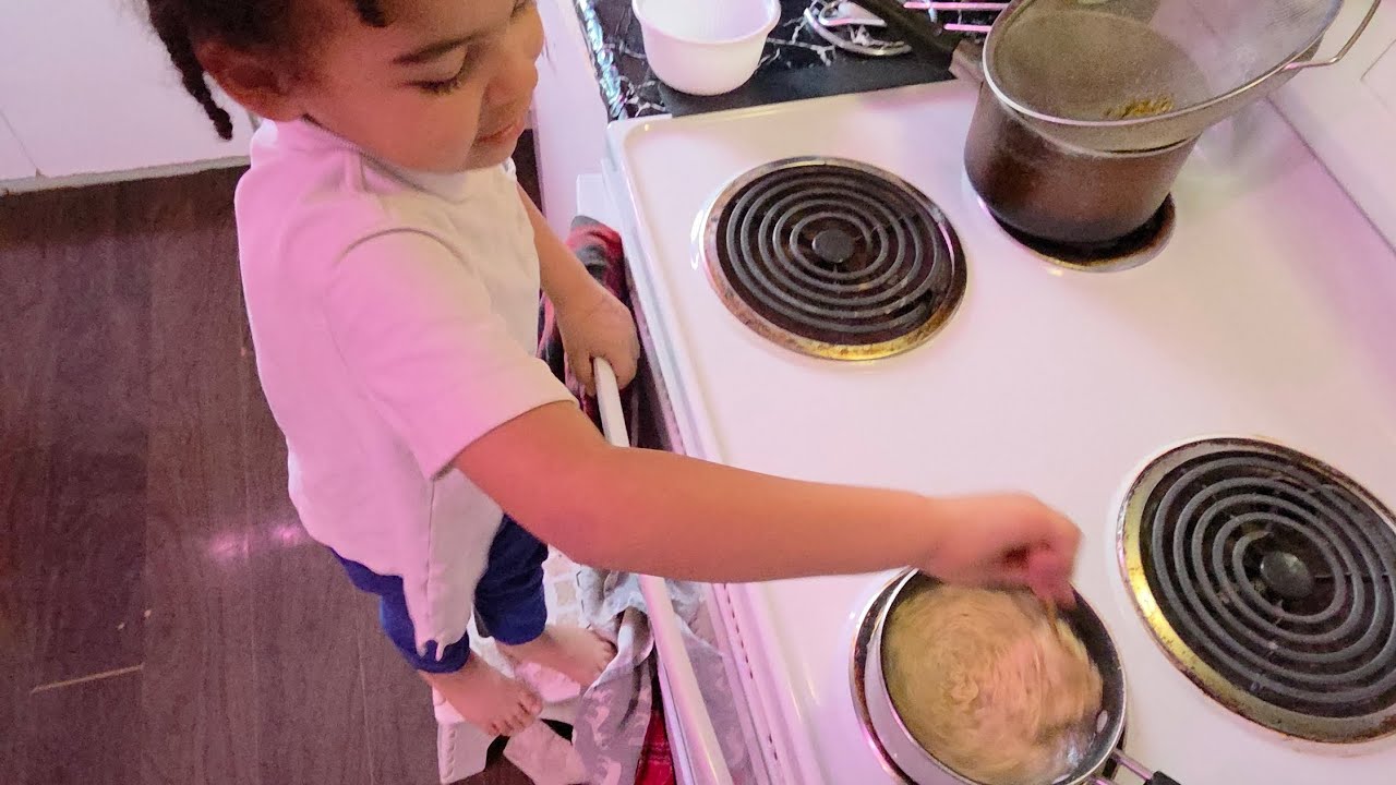 Learning to cook noodles safely! 🍜👩🏽‍🍳👨🏽‍🍳