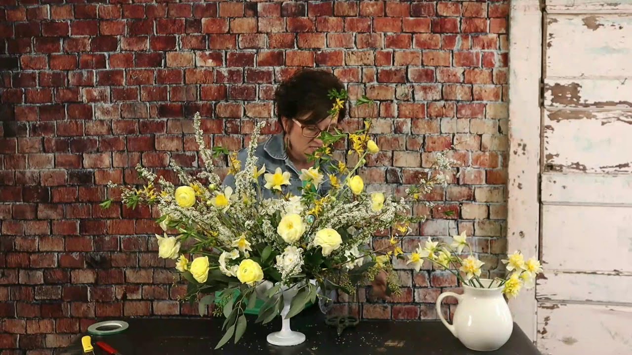 Daffodil Spring Arrangement - LIVE