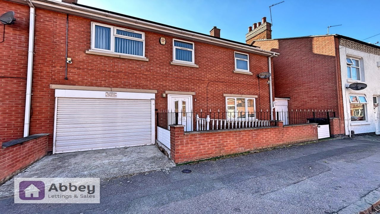 Spacious 5-bed, 2 bathroom home with kitchen/diner, garage with EV charger, solar panels: TO LET