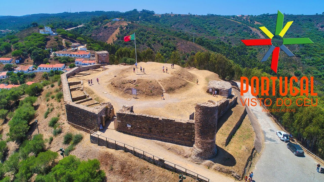 Wonderful Aljezur castle aerial 🏰 Castelo de Aljezur - Aljezur - Algarve - 4K UltraHD