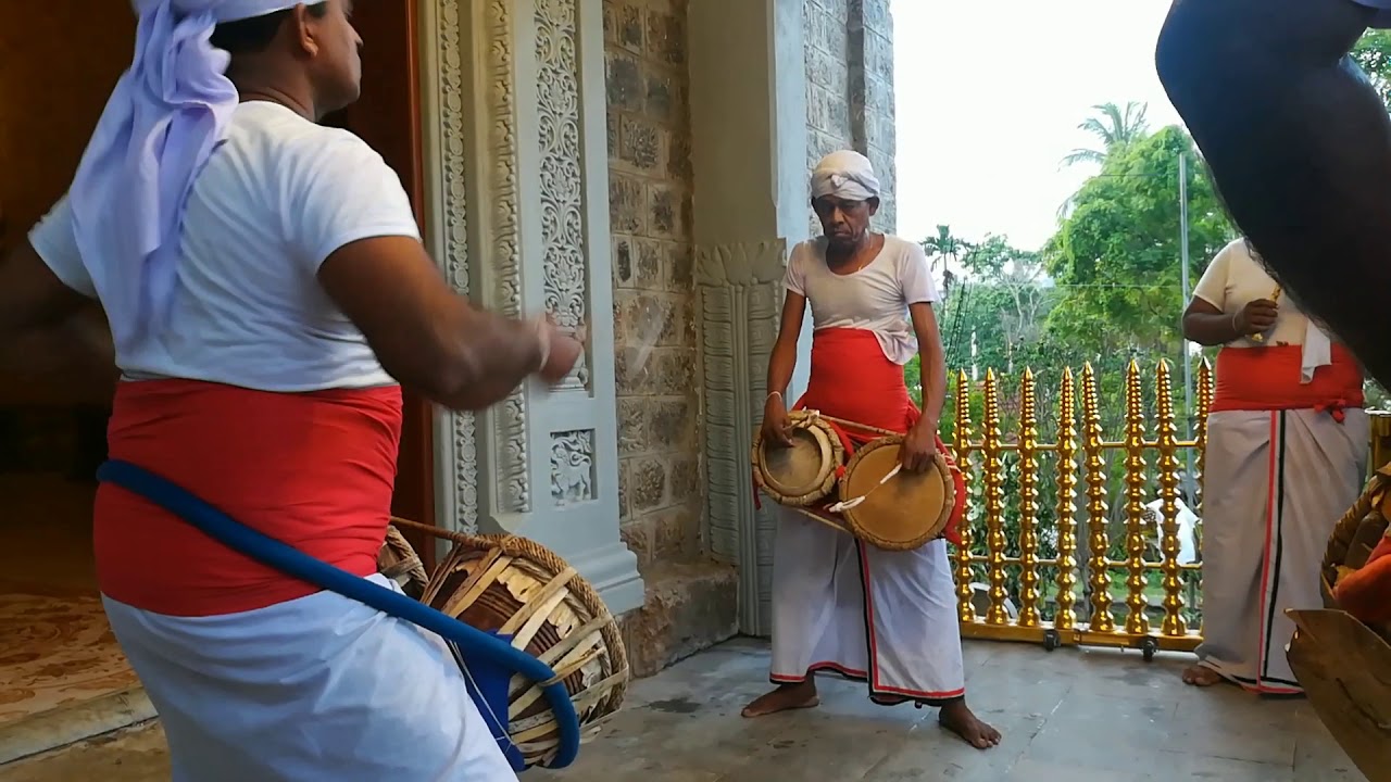 Hewisi wadanaya හේවිසි වාදනය. (Bera - බෙර) #bera