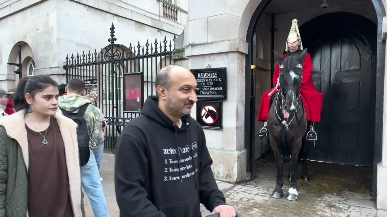 🙄POWERFUL WARNING! King’s Guards With Loud Shouts