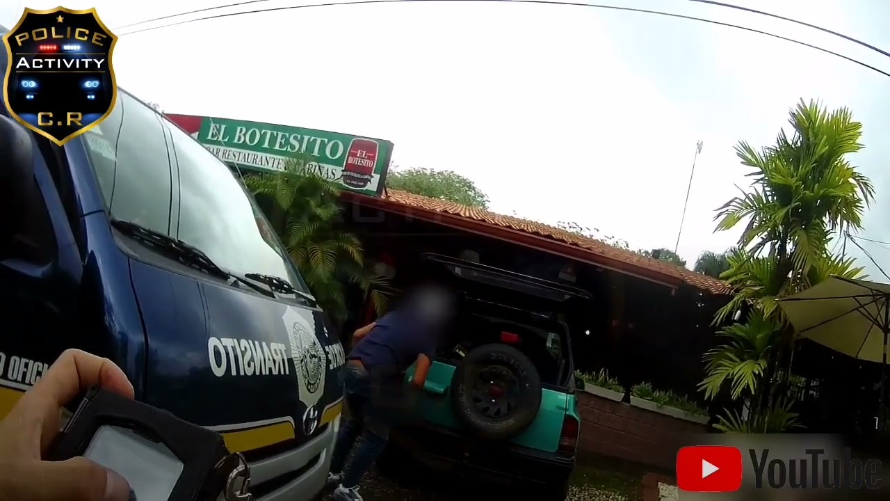 Si me meto al parqueo no me ven!!! Policía de Tránsito. Oficial Salas de San Carlos.