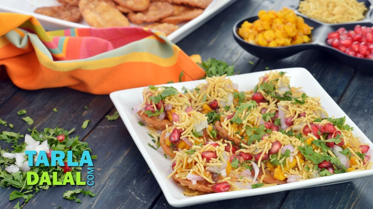 मिनी दाल पकवान चाट (Mini Dal Pakwan Chaat) by Tarla Dalal
