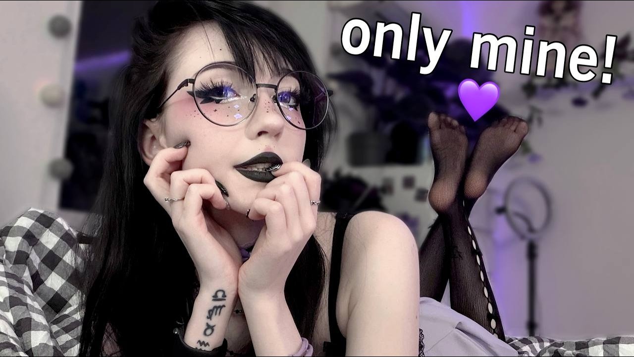 ASMR Obsessive Goth Girl is suuuper into You 💋💜