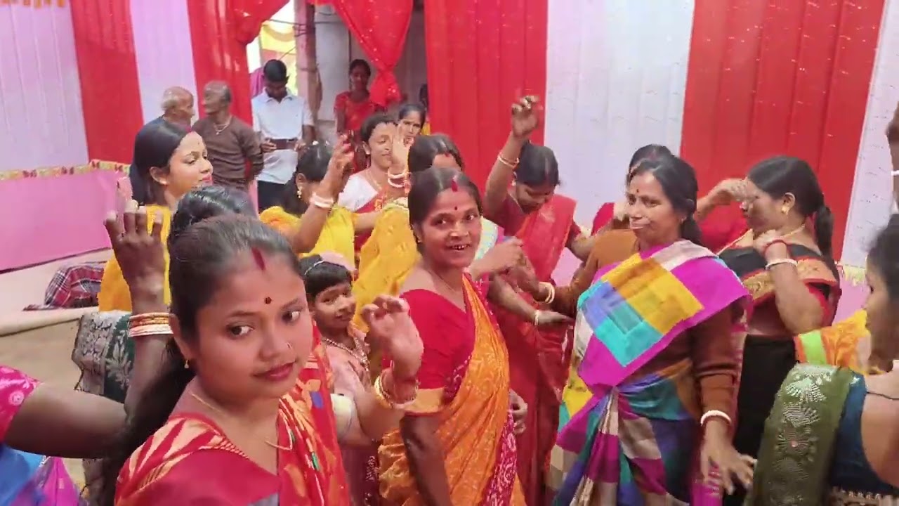 বাইজু না গো শ্যামের বাঁশি জয় রাধে বলি