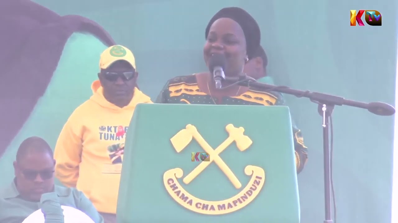 AFUNGUKA MAZITO MBELE YA RAIS SAMIA KWENYE MKUTANO WA KUOMBA KURA.