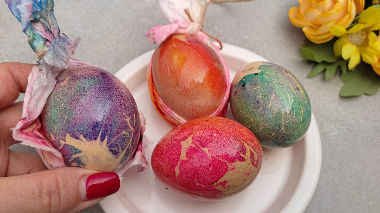 In 3 minutes! Color Easter Eggs with Tissue Paper! Easy and Beautiful. 🐣🎨