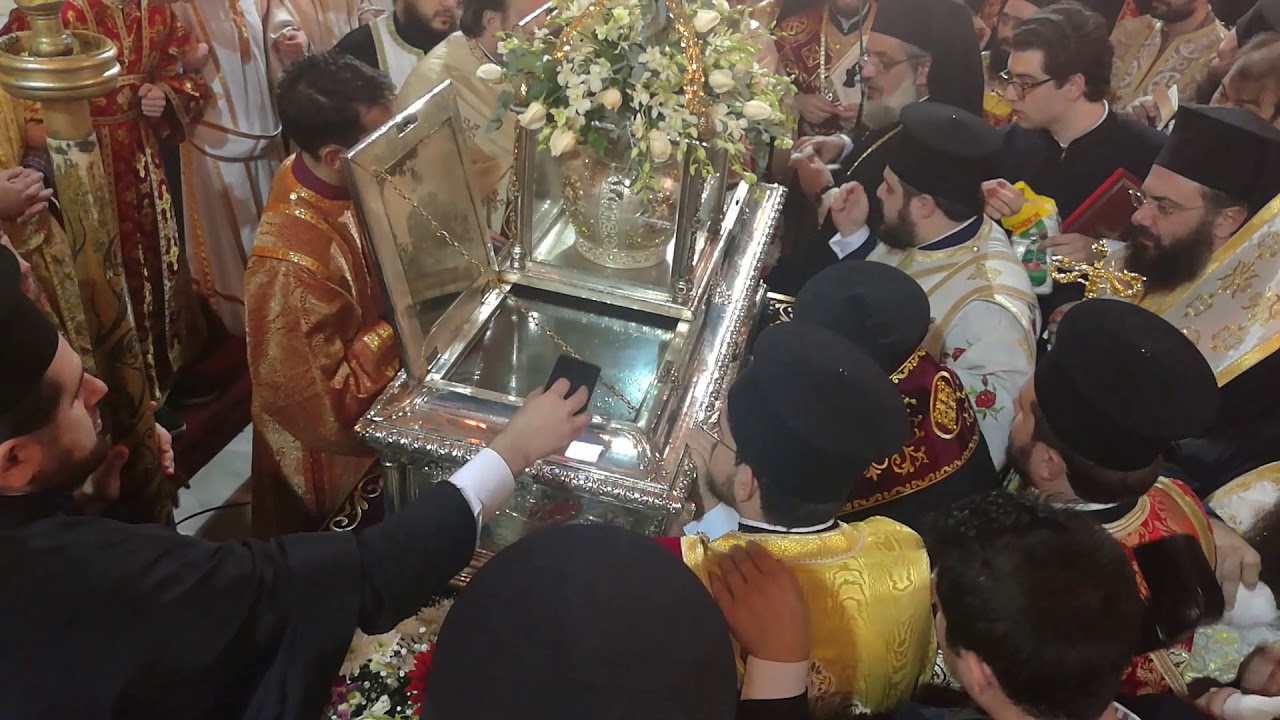 +جمع الطيب المقدس من جسد القديس ديميتريوس+