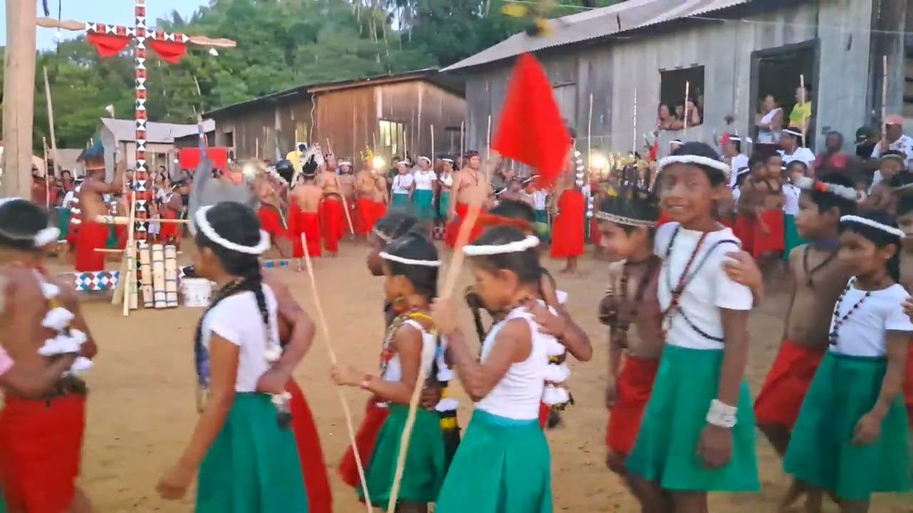 Dia das crianças apresentação do turé na aldeia Espírito Santo 🥰🥰